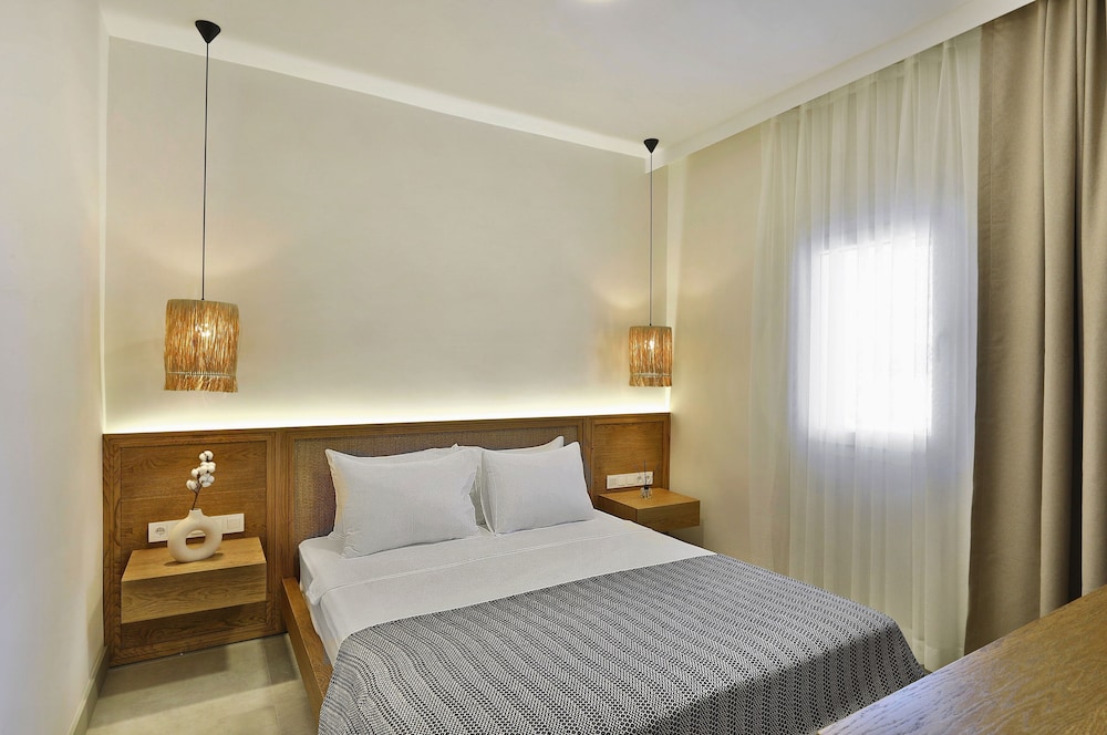 SUPERIOR, SUITE, MULTIPLE BEDS