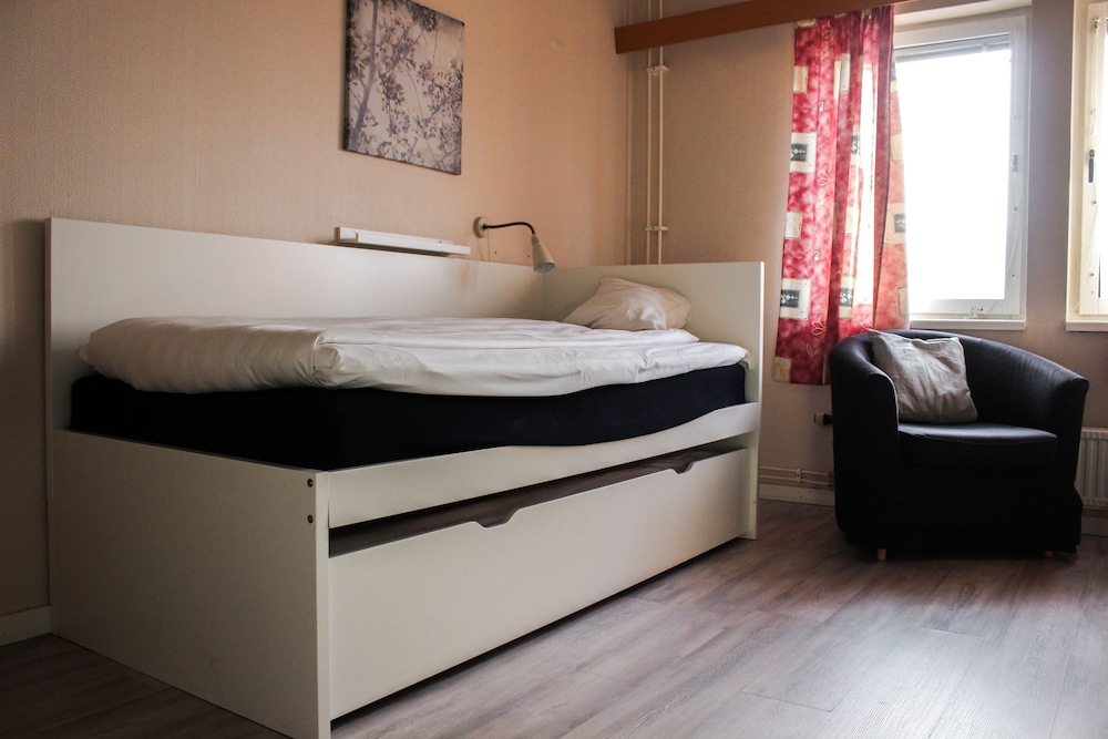 Euroway Hotel 9/50