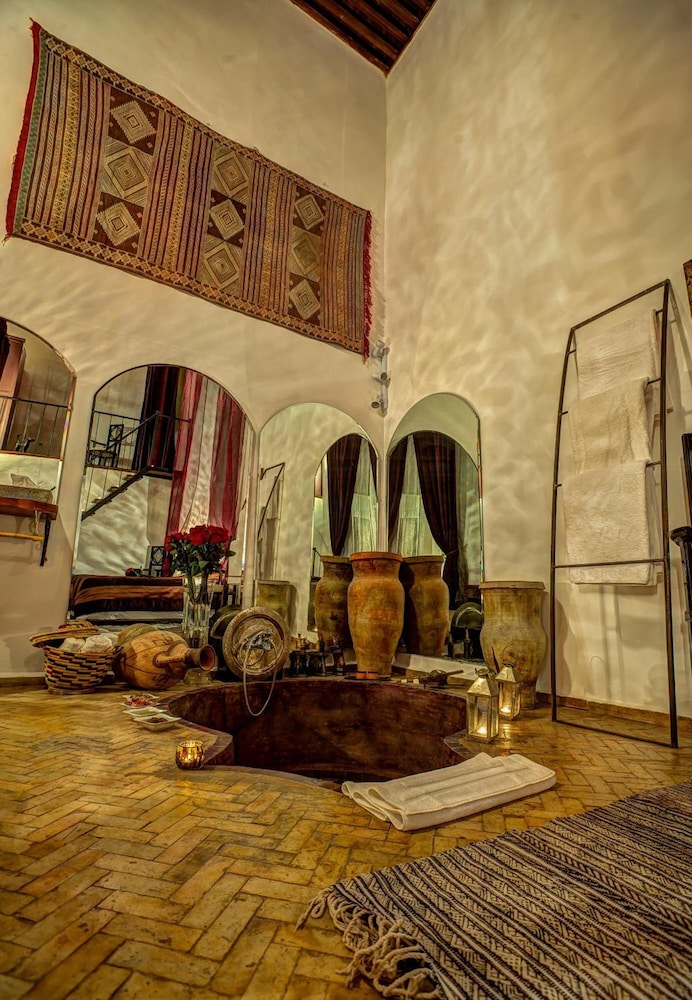 Riad Almaz 13/31