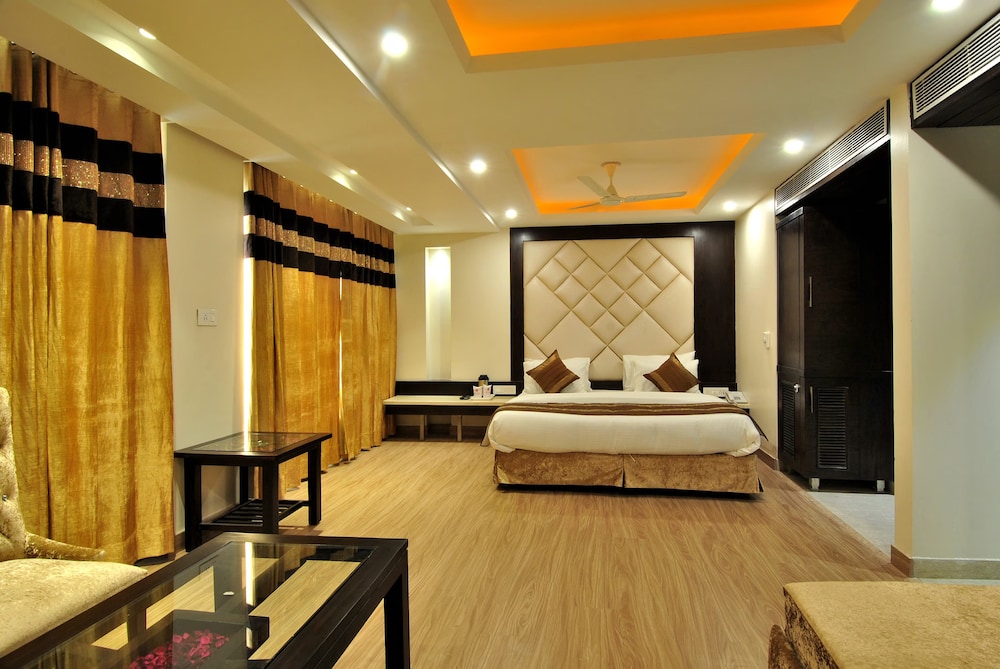 Hotel Sai Miracle 24/47