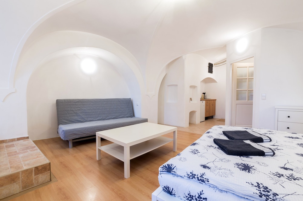 Charles Bridge Hostel & Apartments 61/98