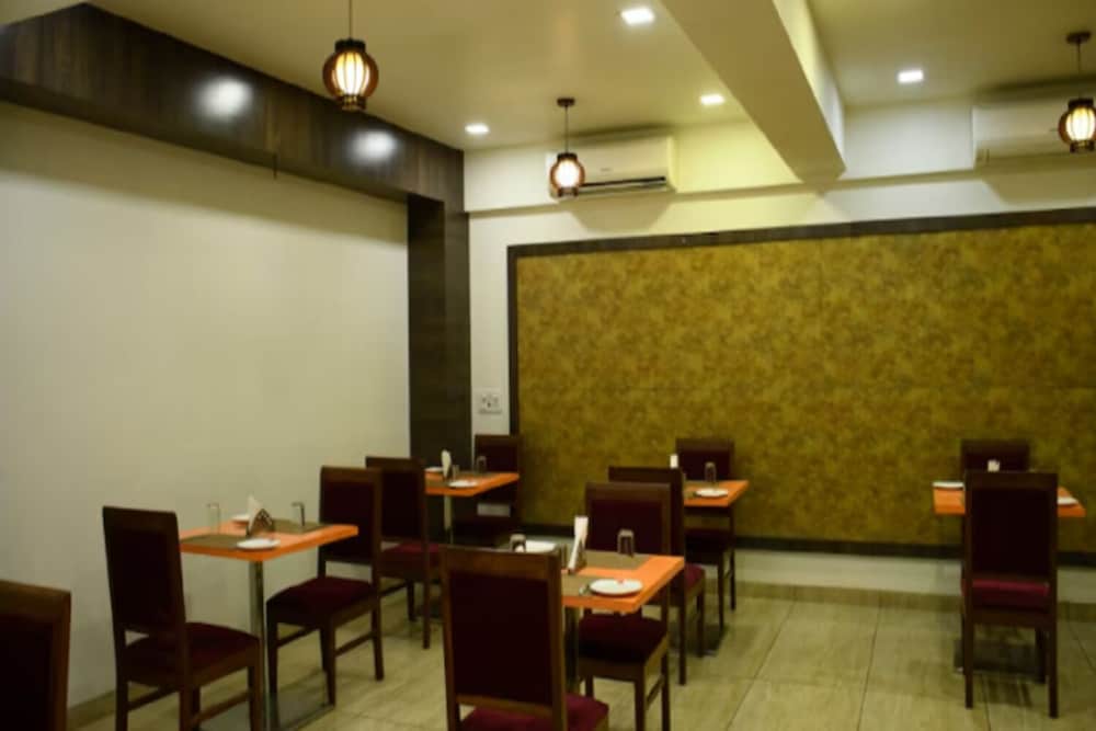 Lords Eco Inn Gandhidham 20/23