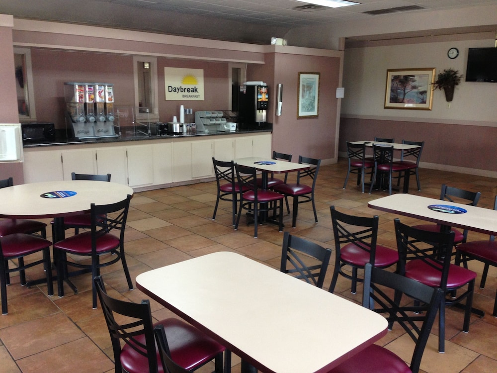 Days Inn By Wyndham Cullman 23/26