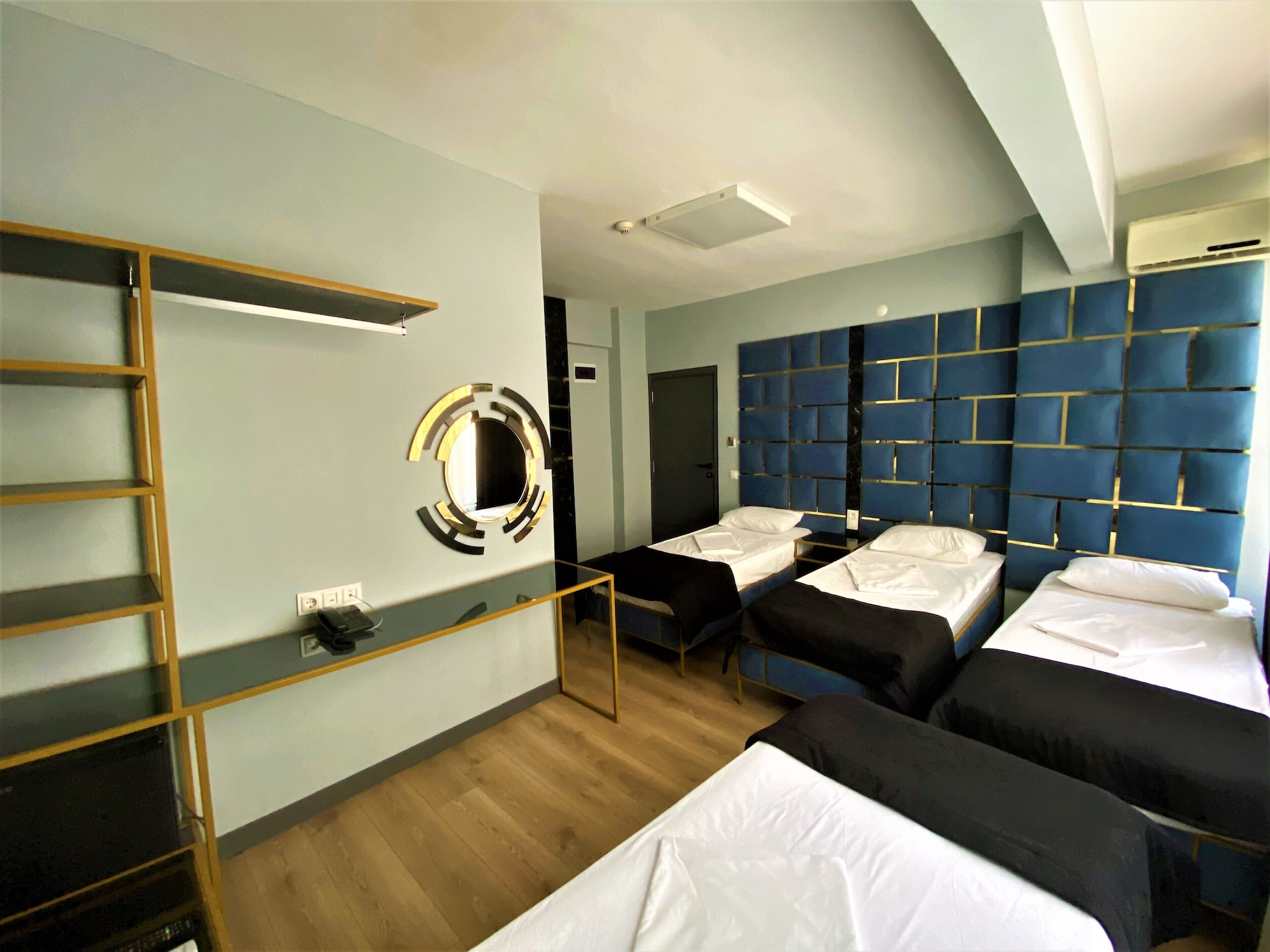 ROOM, QUADRUPLE