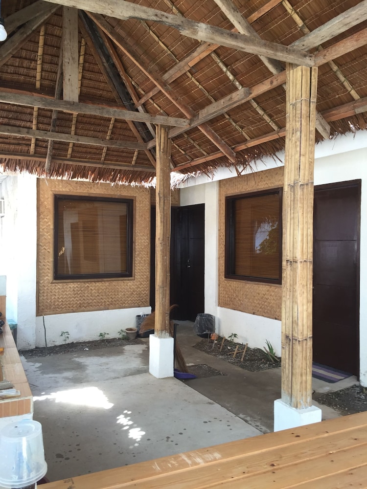 Lolas Lodge 50/59