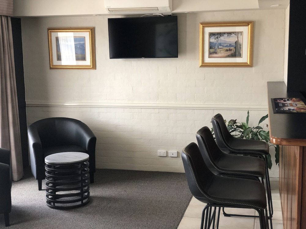 Coachmans Inn Motel 32/34