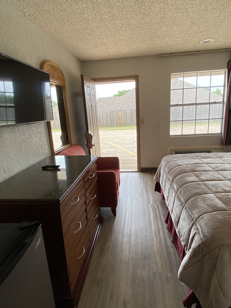 Colonial Inn 18/47
