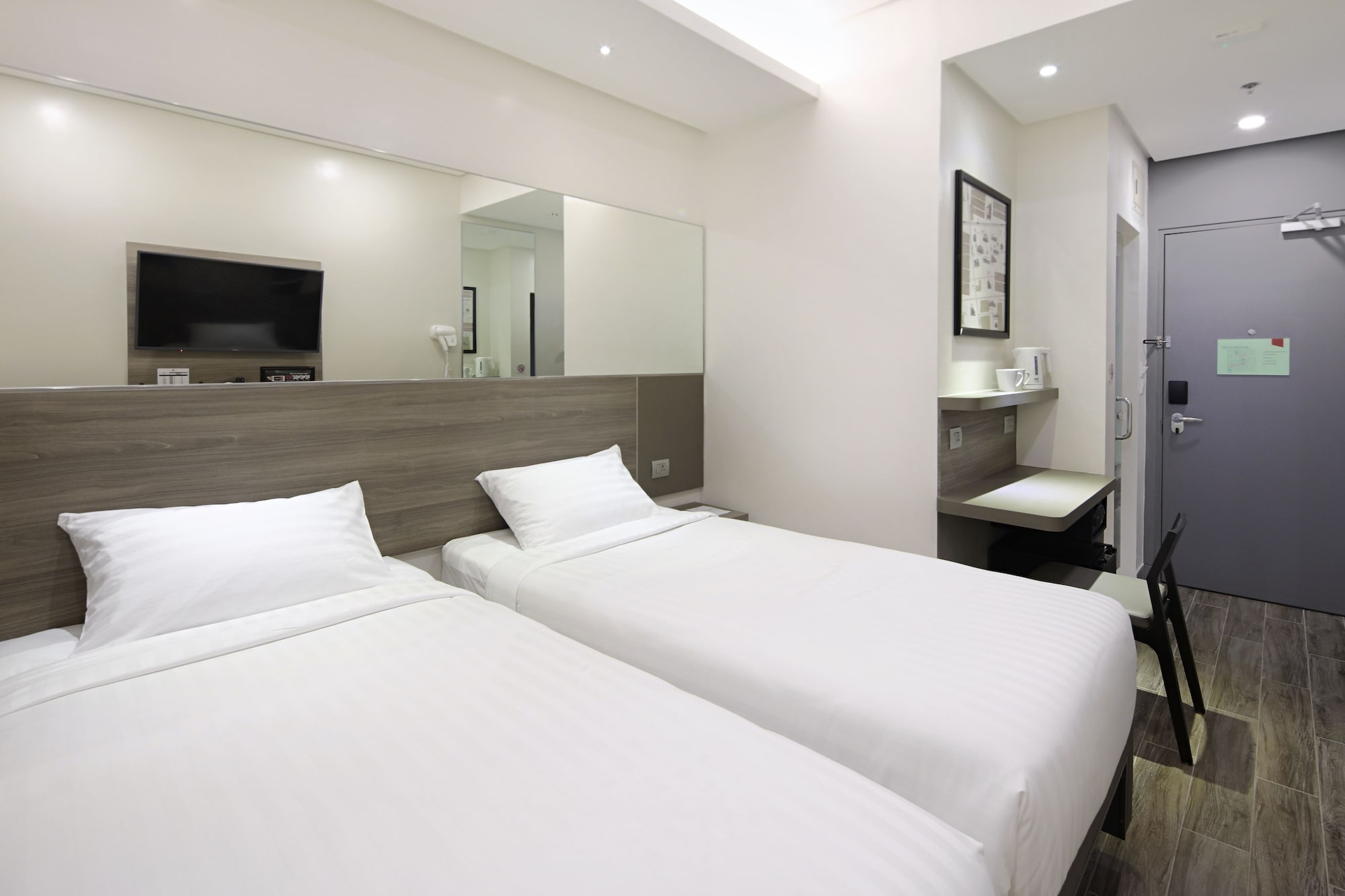 ROOM, TWIN BEDS