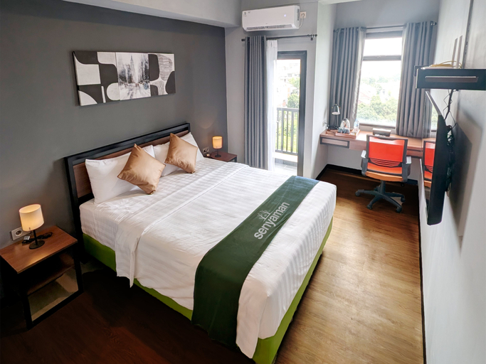Super, Deluxe, Queen Bed