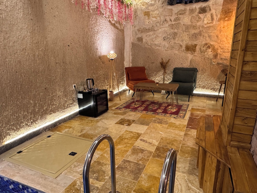 Ceran Stone House 28/50