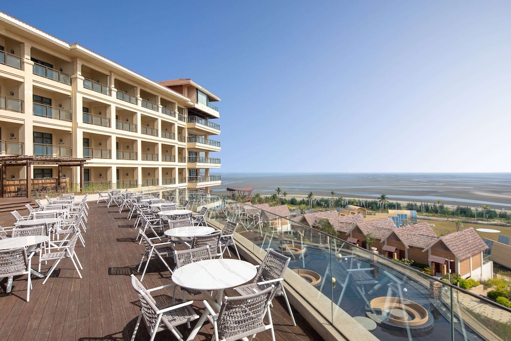 Days Hotel by Wyndham Fangchenggang Bailang Beach 3/25