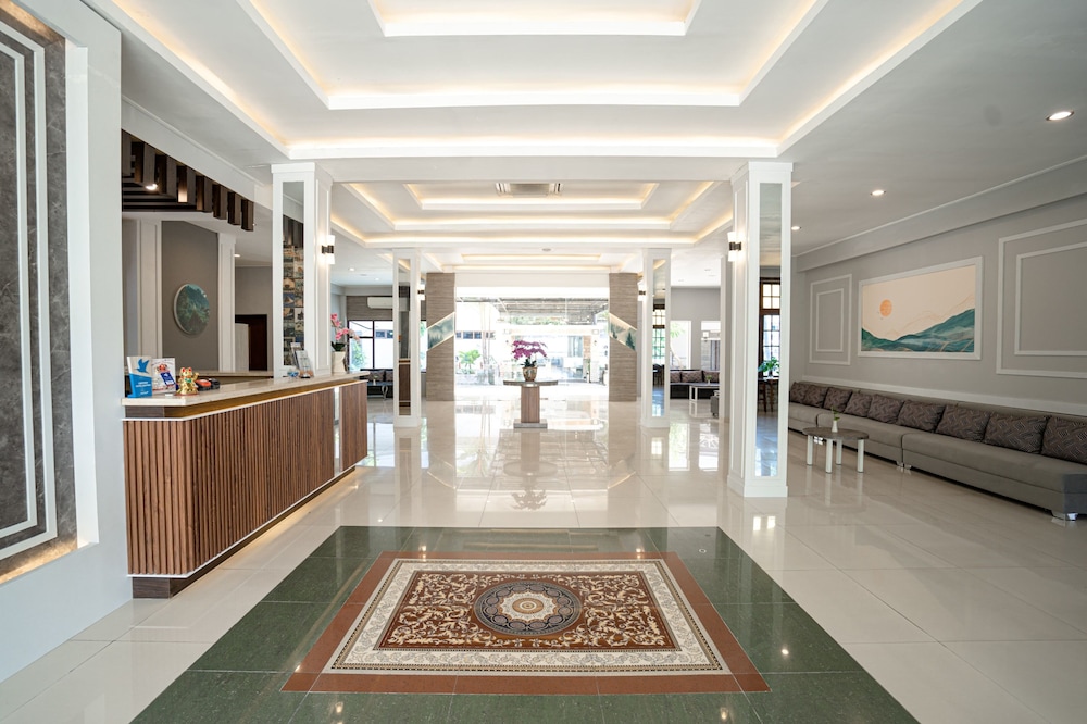 Front One Hk Resort Semarang 4/49