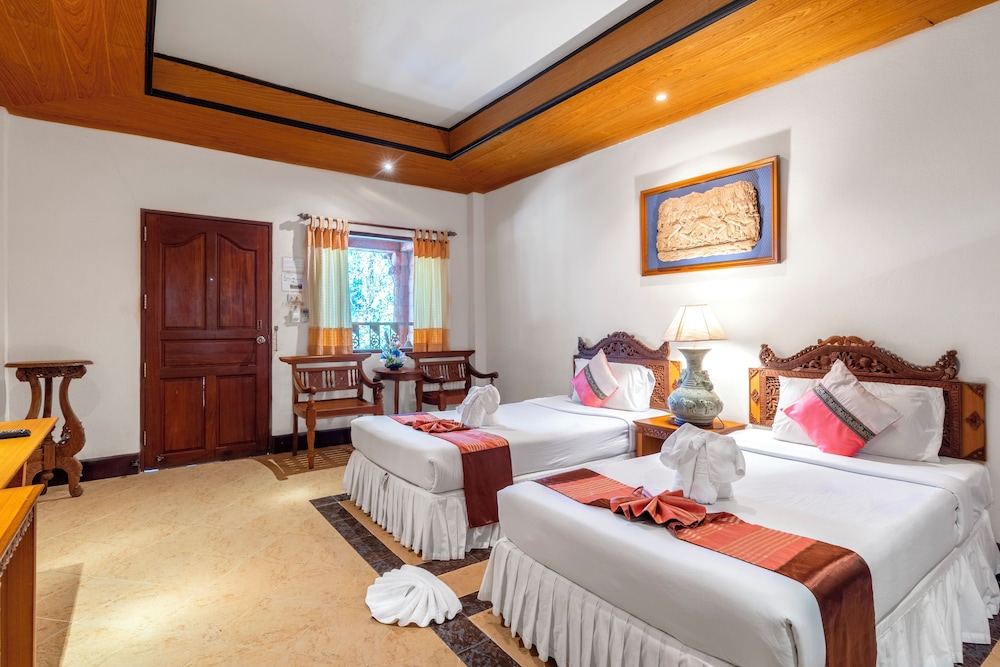 SUPERIOR, TWIN BEDS, GARDEN VIEW
