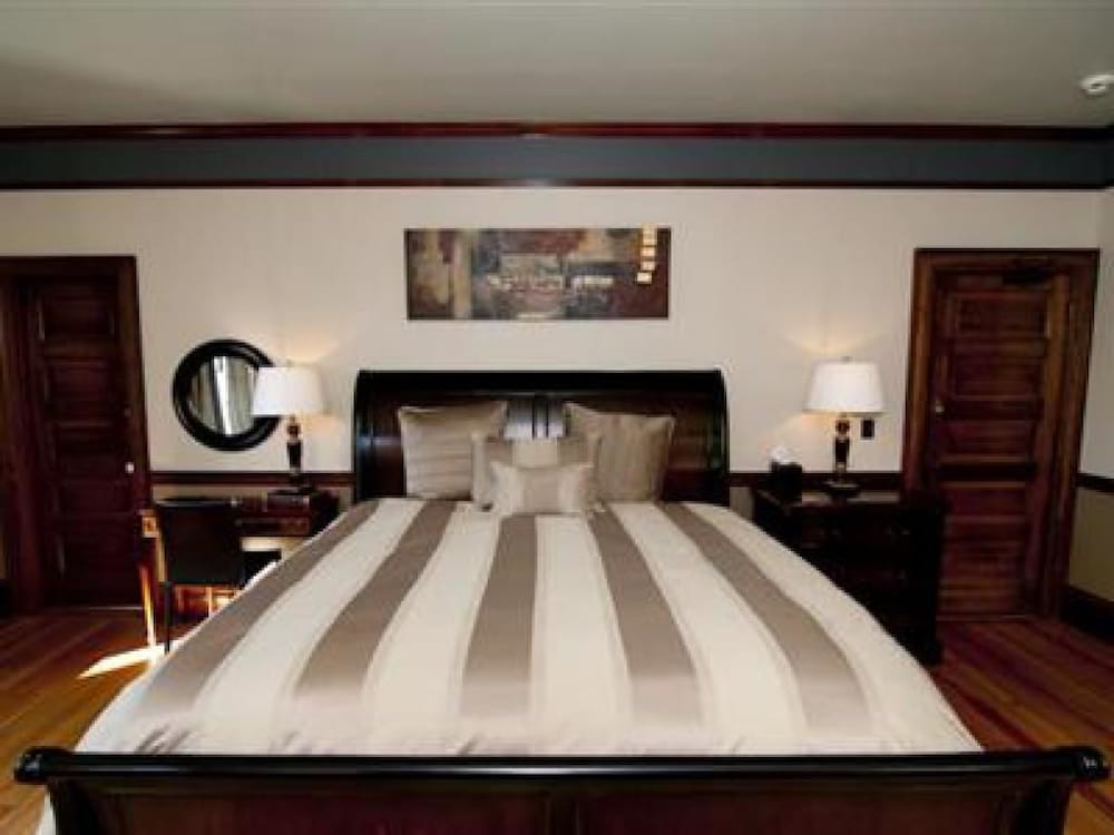Blackwell Hotel 10/50