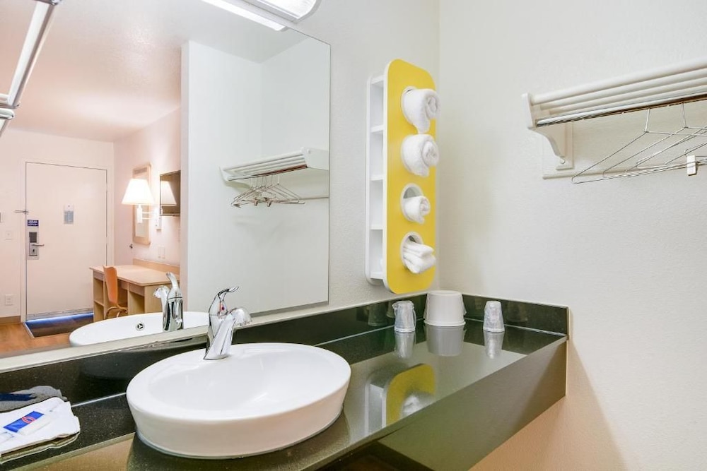 Motel6 Rolling Meadows, IL - Chicago Northwest 65/69