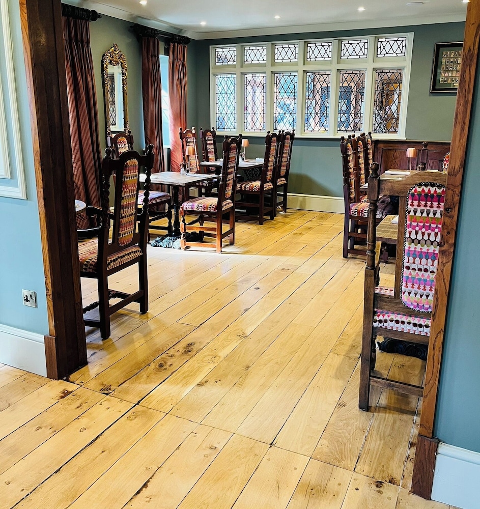 Ye Olde Bell Hotel Spa 46/64