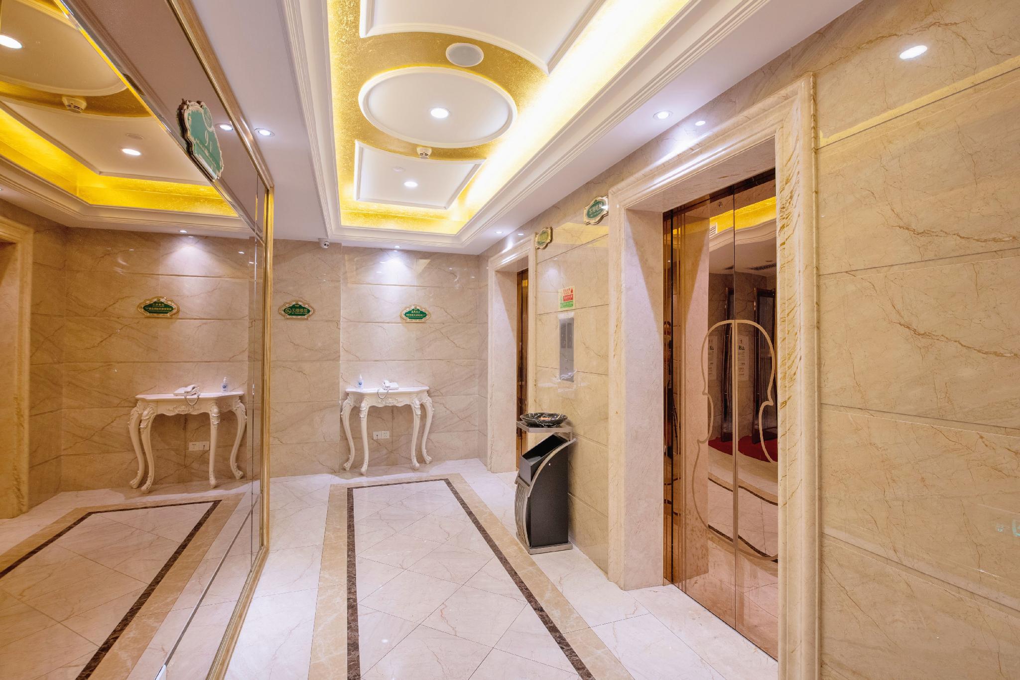 Vienna Hotel (Shenzhen Buji Metro Station) 26/37