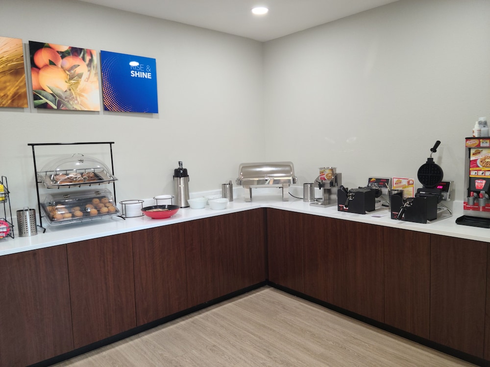 Comfort Inn and Suites Shelbyville KY 13/50