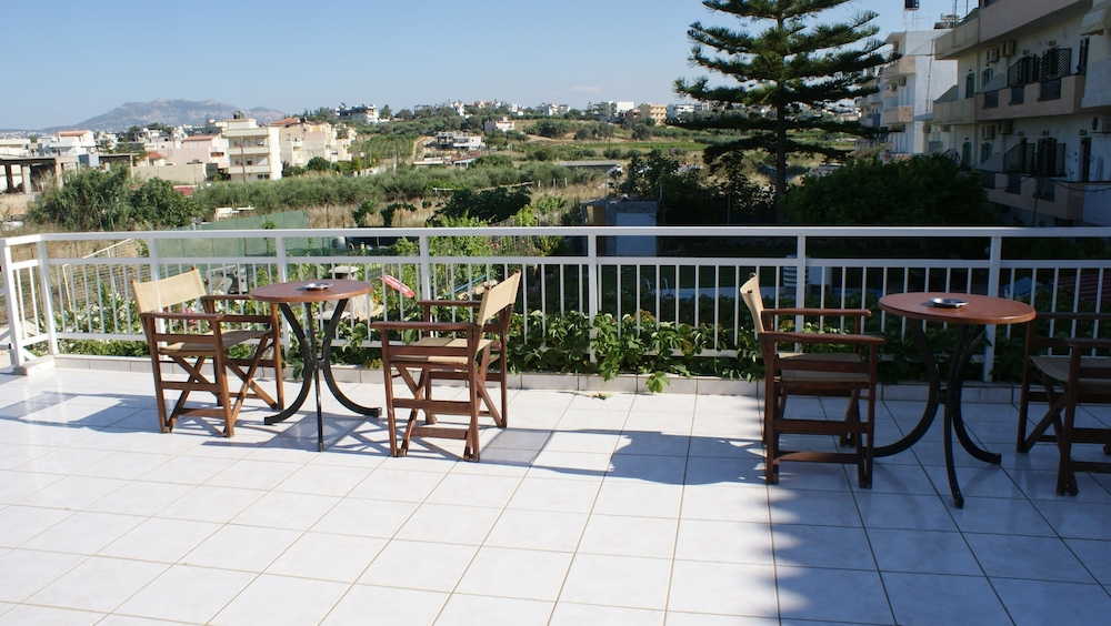 Roxani Hotel 16/32