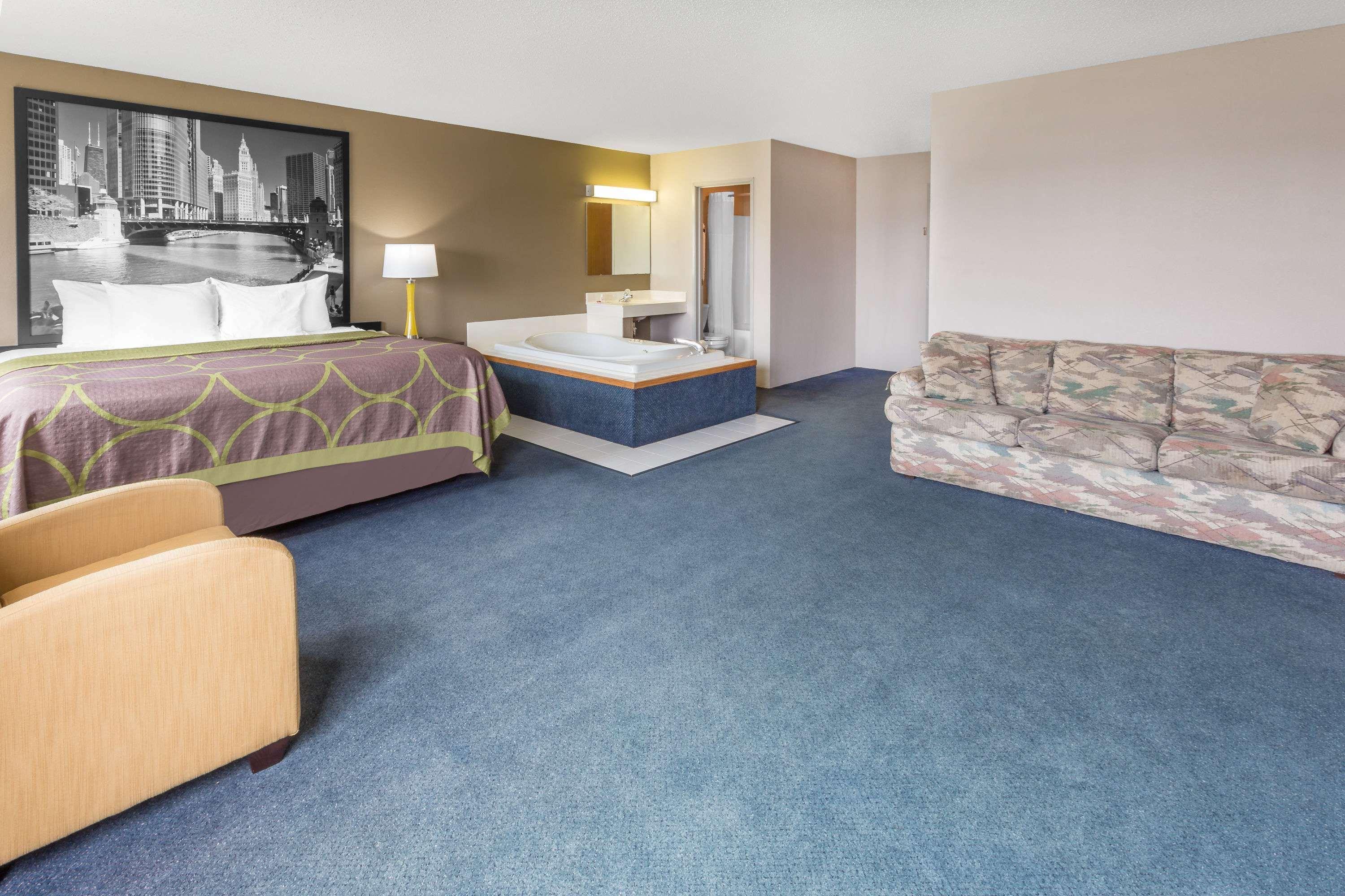 Super 8 by Wyndham Hebron Lowell Area 12/16