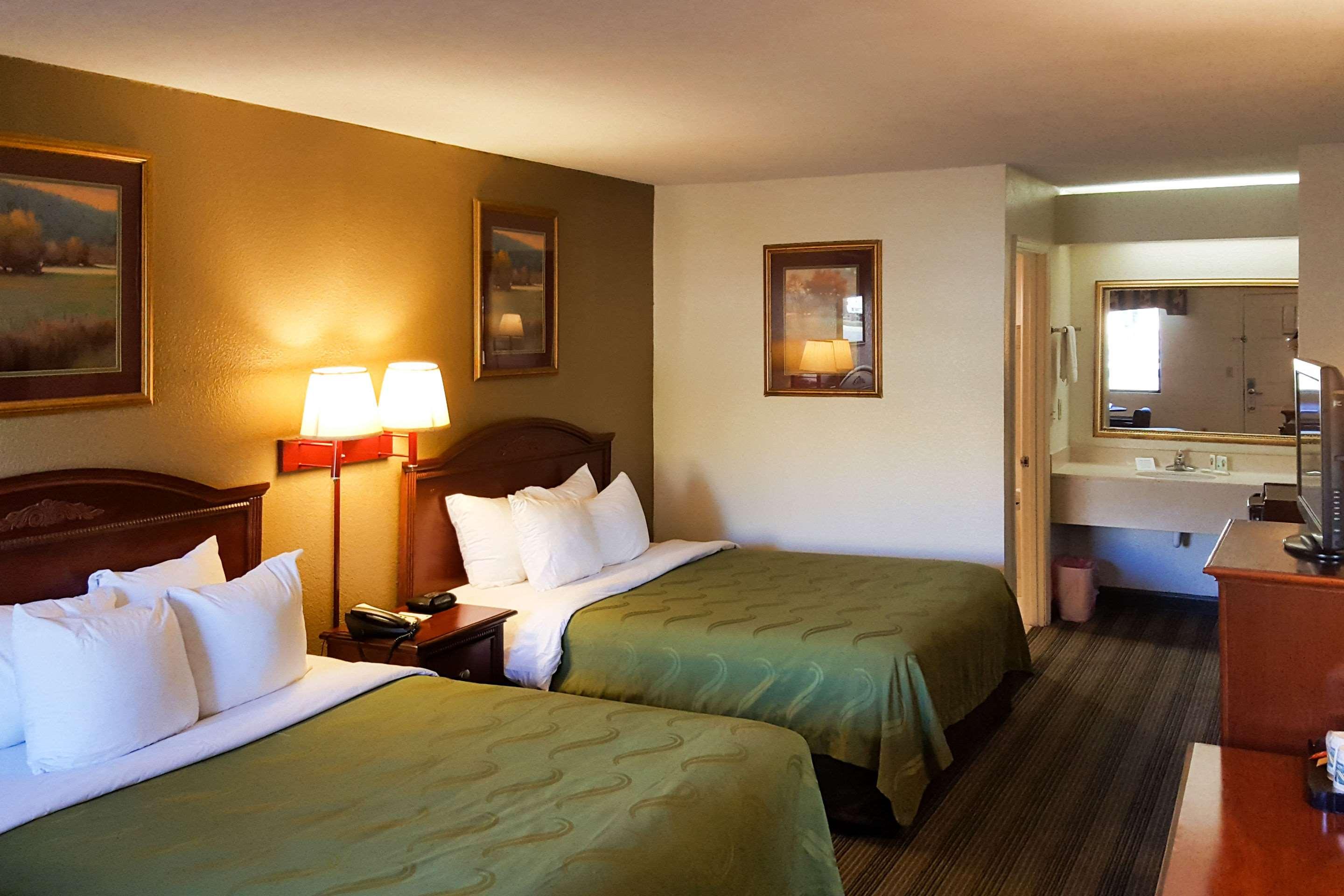 ROOM, 2 QUEEN BEDS, SMOKING