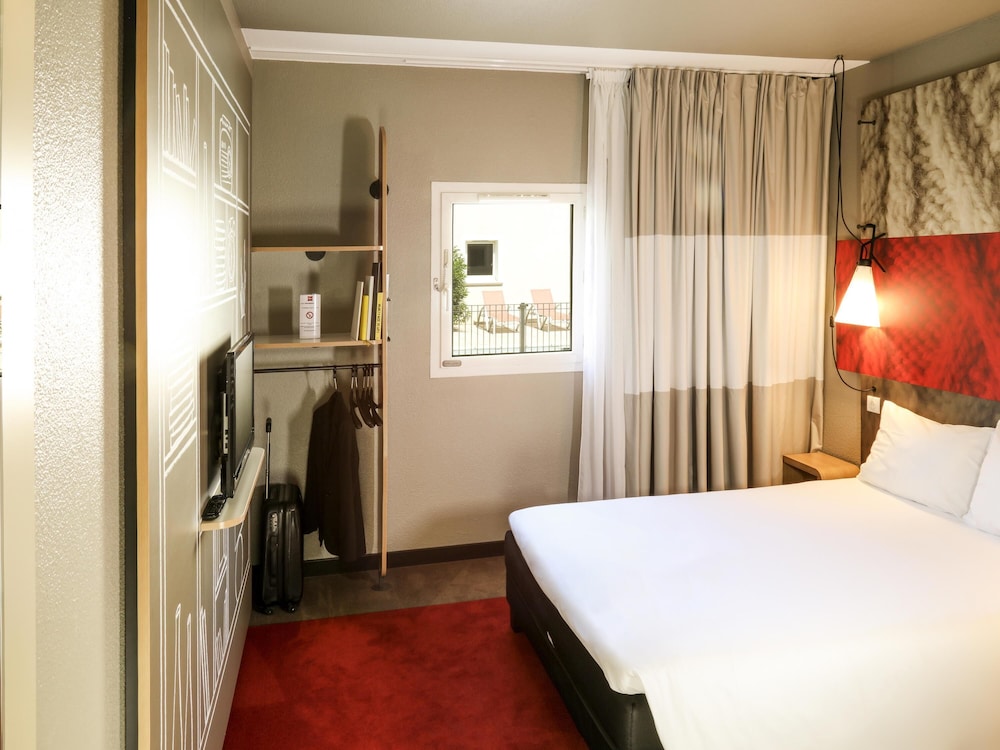 Room, 1 Double and 1 Single Bed