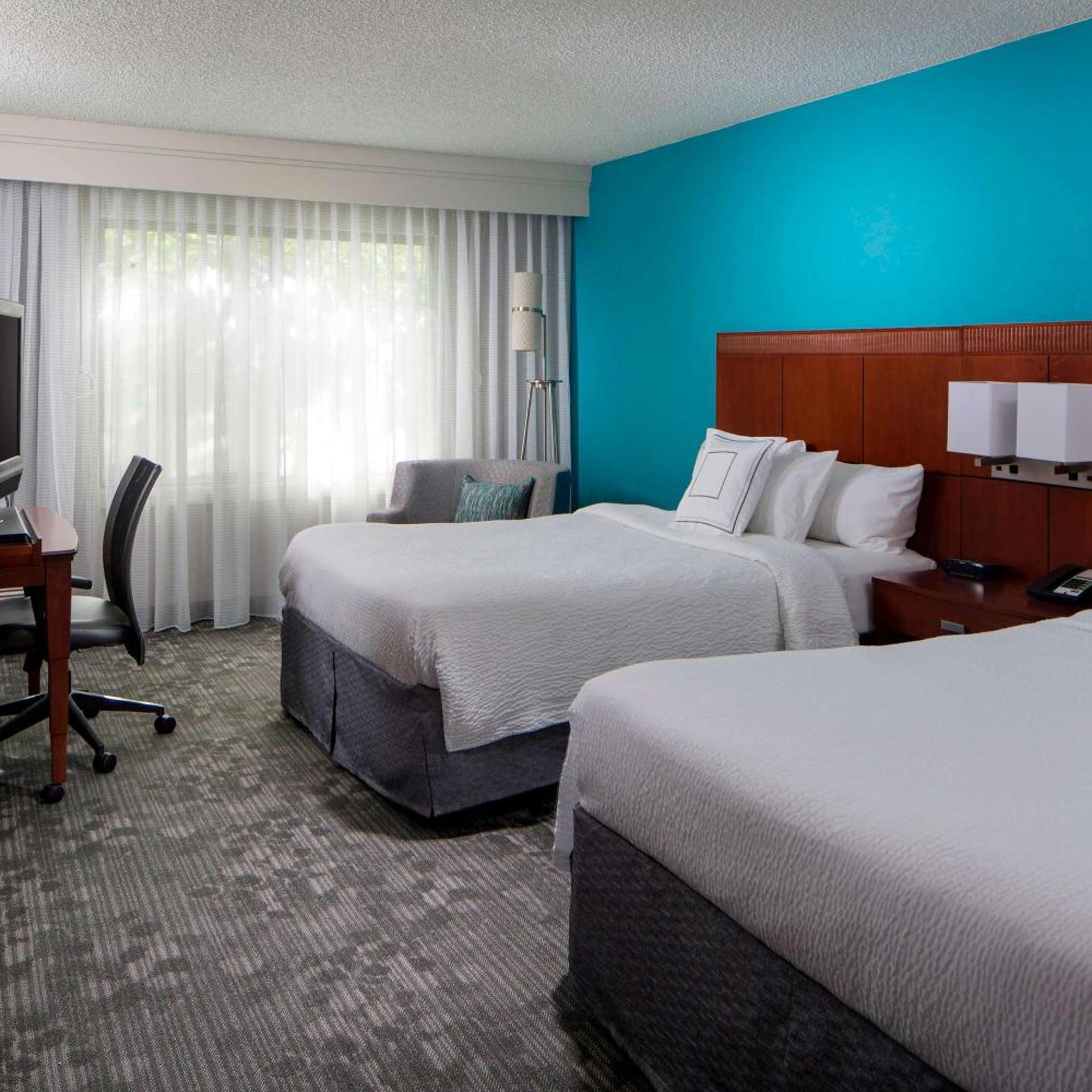 Preferred, 2 Queen Beds, Pool View