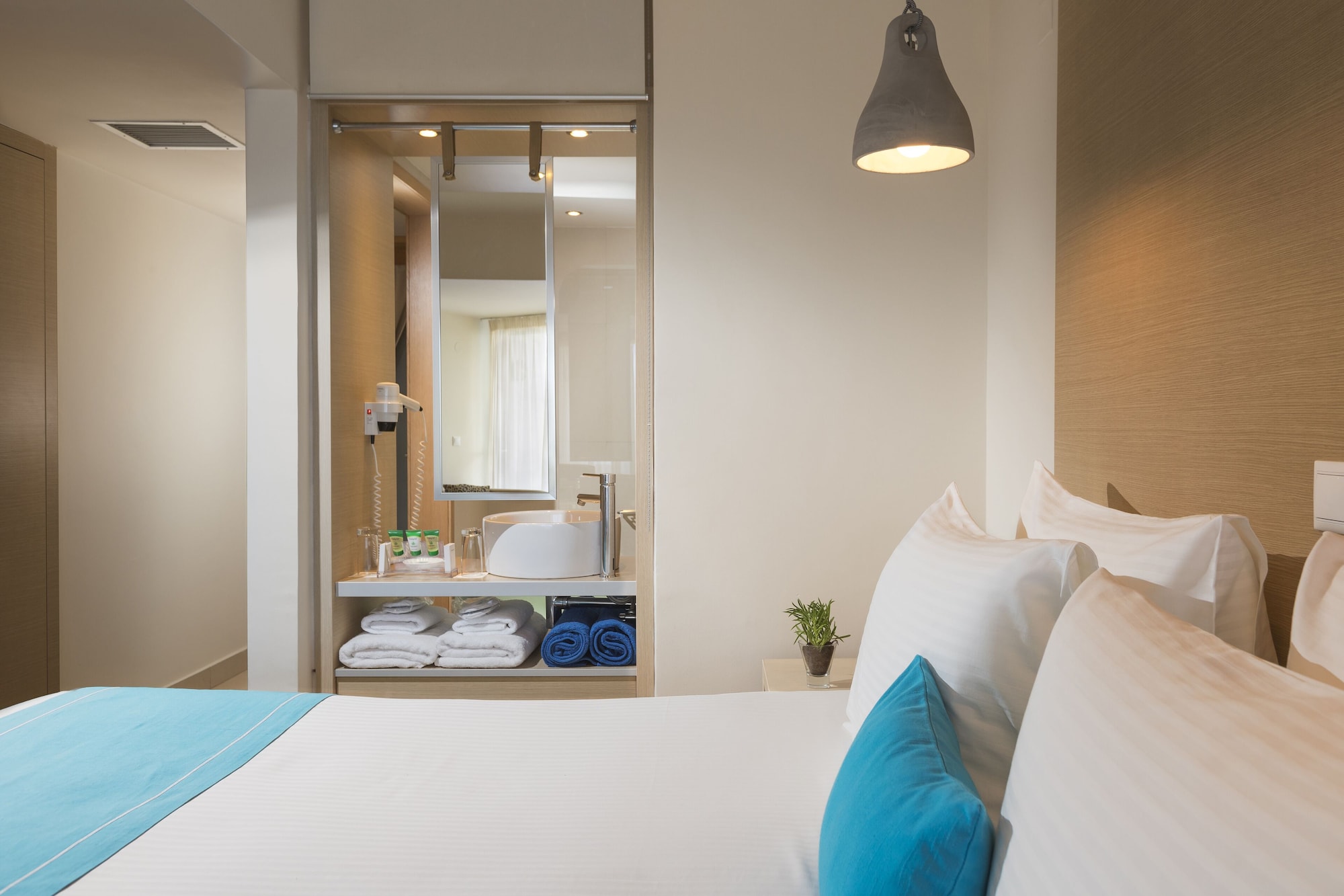 SINGLE ROOM SOLE