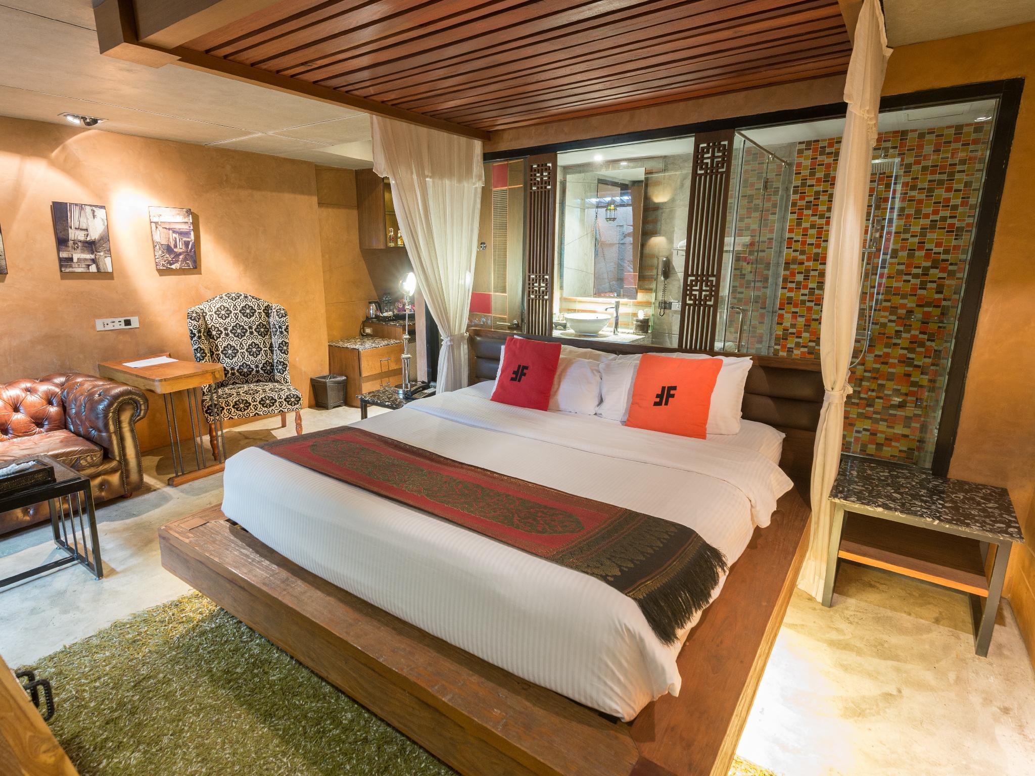 Suite, Hot Tub