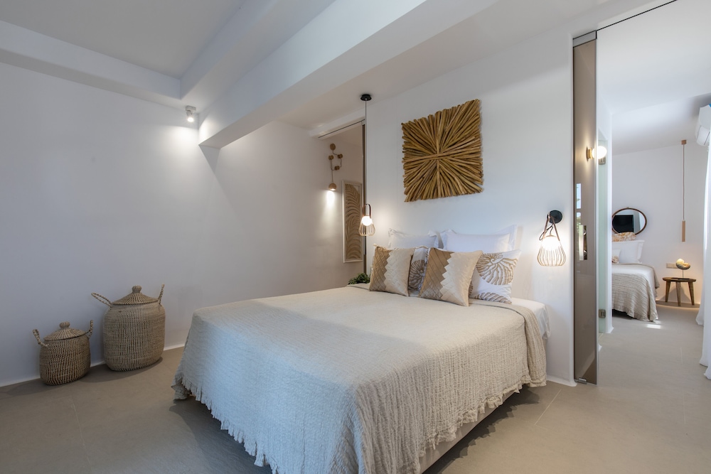 1 BEDROOM, LUXURY, APARTMENT, 1 QUEEN AND 2 DOUBLE BEDS, GARDEN VIEW