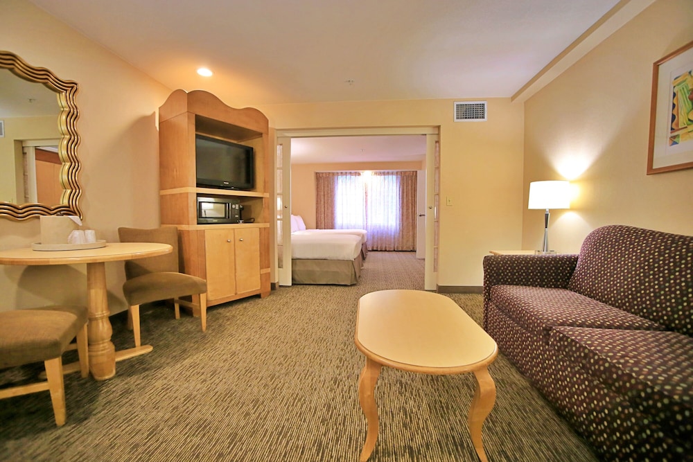 Anaheim Portofino Inn and Suites 23/30