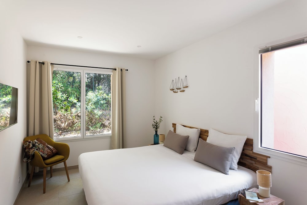 2 BEDROOMS, SUPERIOR, VILLA, NEAR BEACH