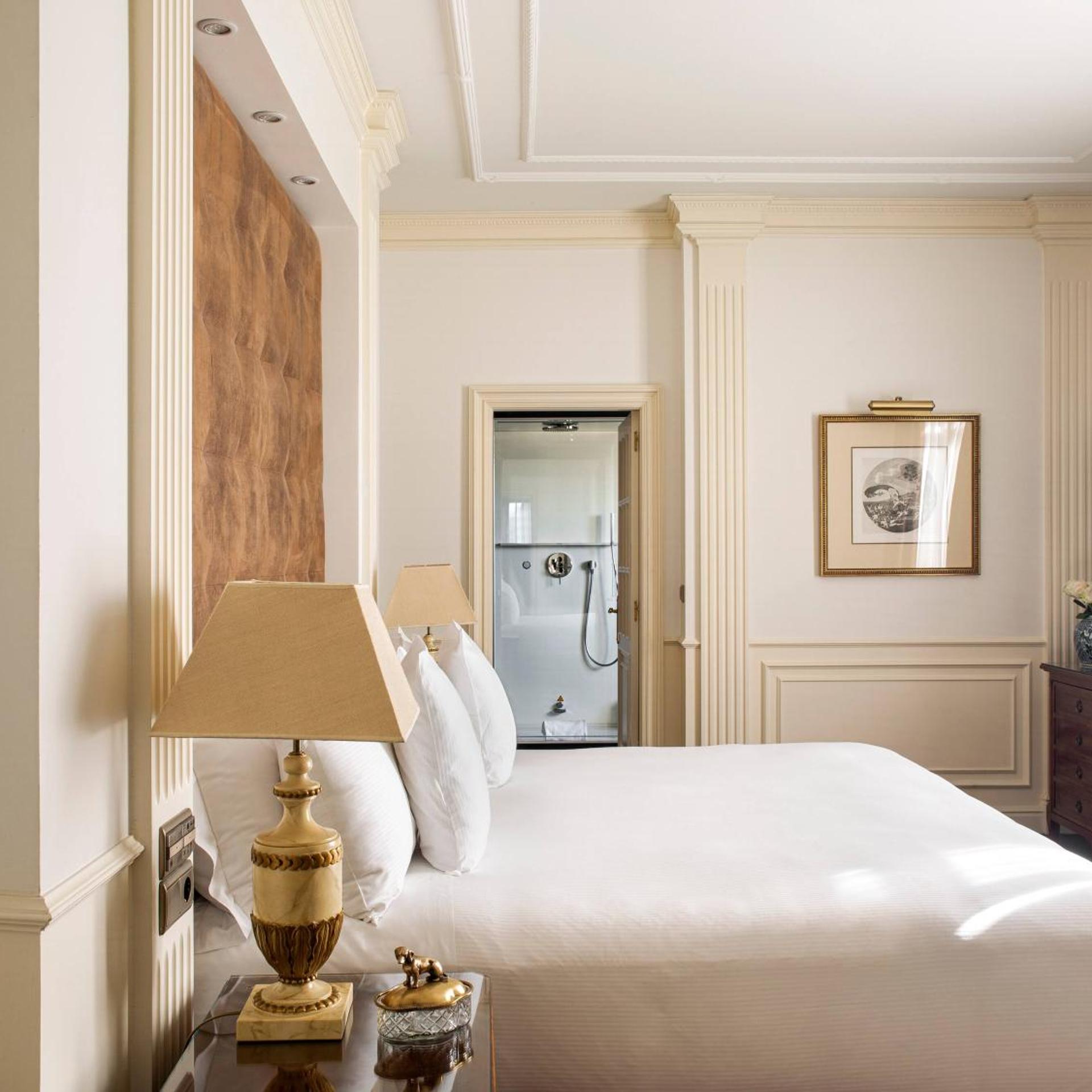 Red Level, Royal, Suite, King Bed