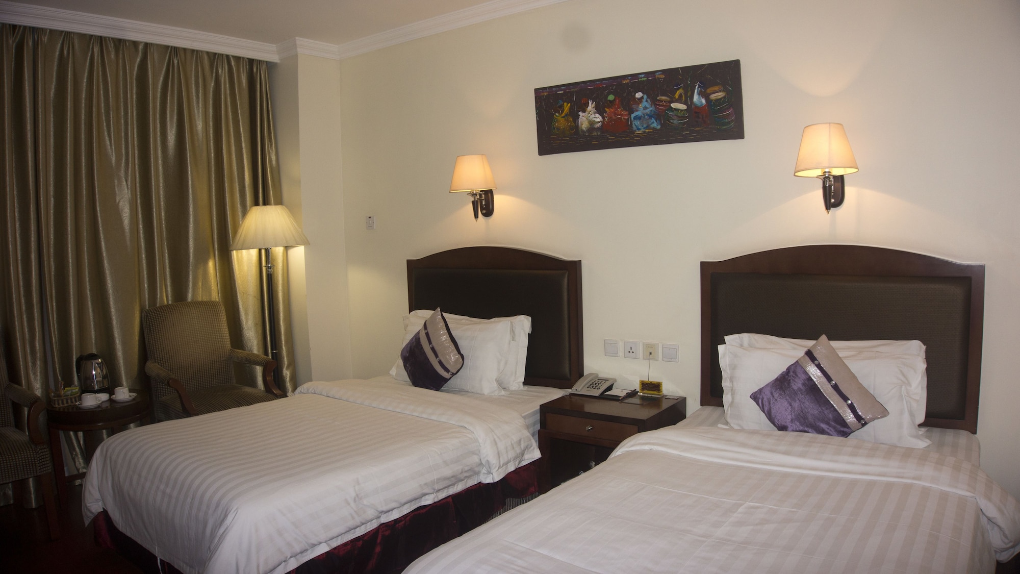 ROOM, DOUBLE BED