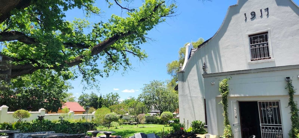 Oak View Manor 2/50