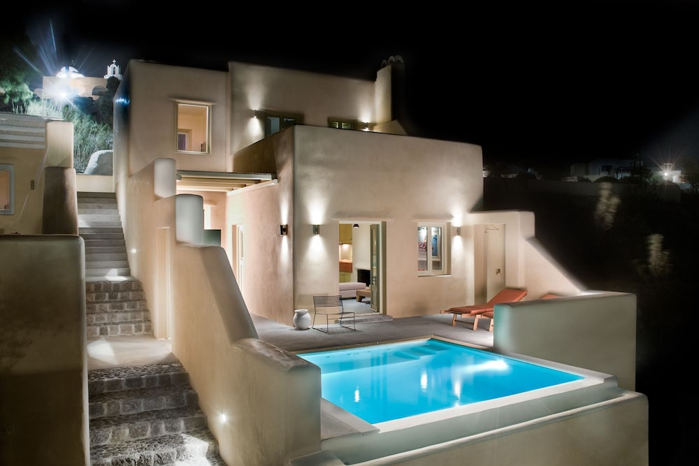 Voreina Gallery Suites 15/50