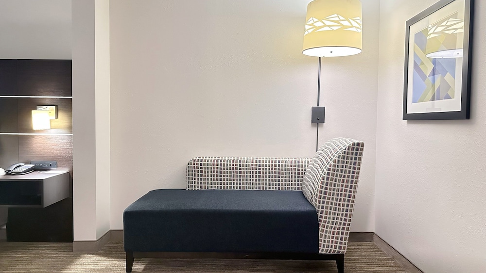 Holiday Inn Express & Suites Prospect Heights 40/50