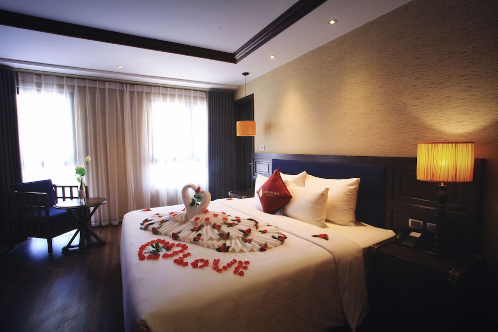 SENIOR, DOUBLE BED, CITY VIEW