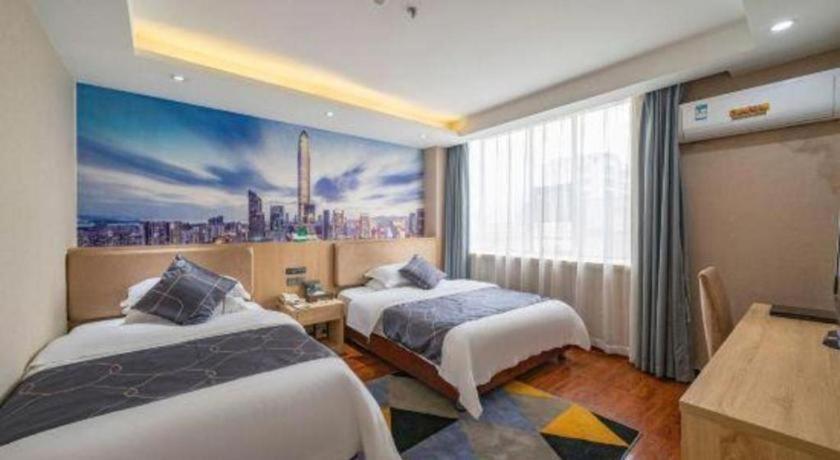 Chonpines Hotel (Shenzhen Gongming Honghuashan Metro Station) 12/31