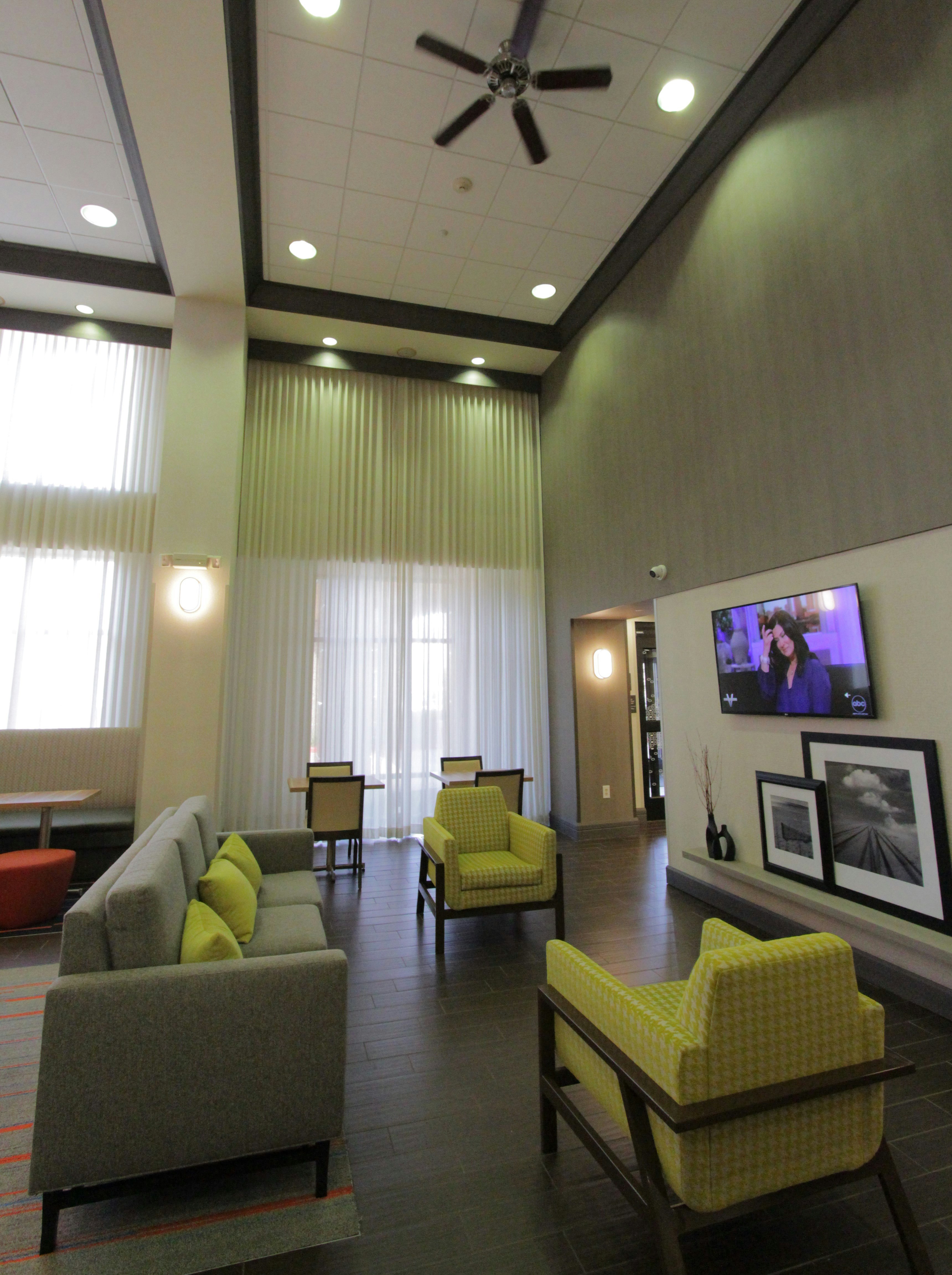 Hampton Inn Suites Seal Beach 19/32