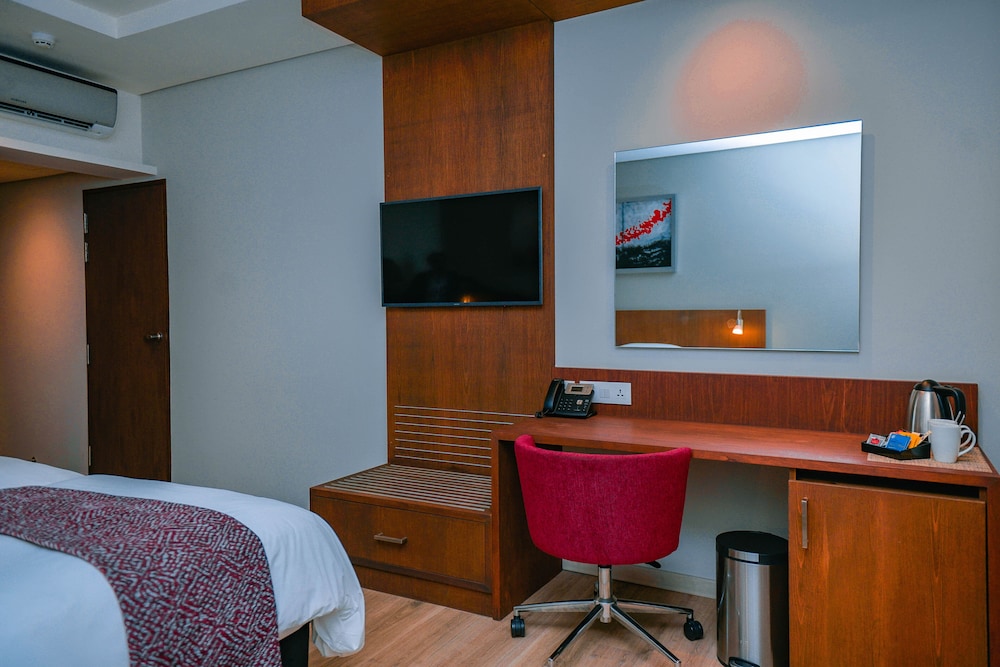 Crowne Plaza Dar Es Salaam 23/74