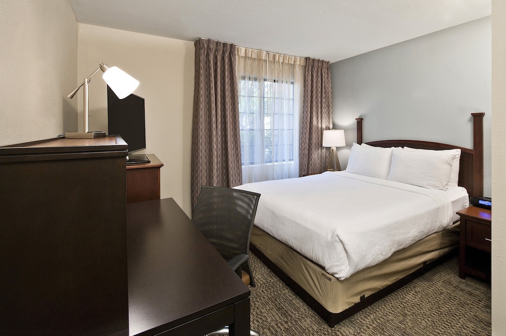 Staybridge Suites Charlotte Ballantyne 16/70