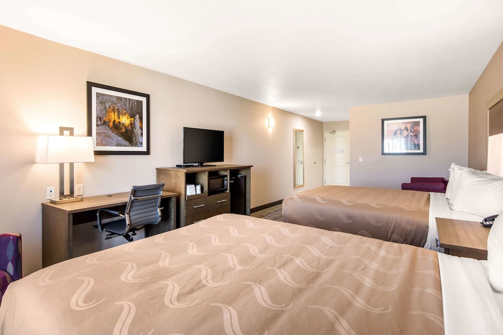 Quality Inn & Suites Carlsbad Caverns Area 21/44