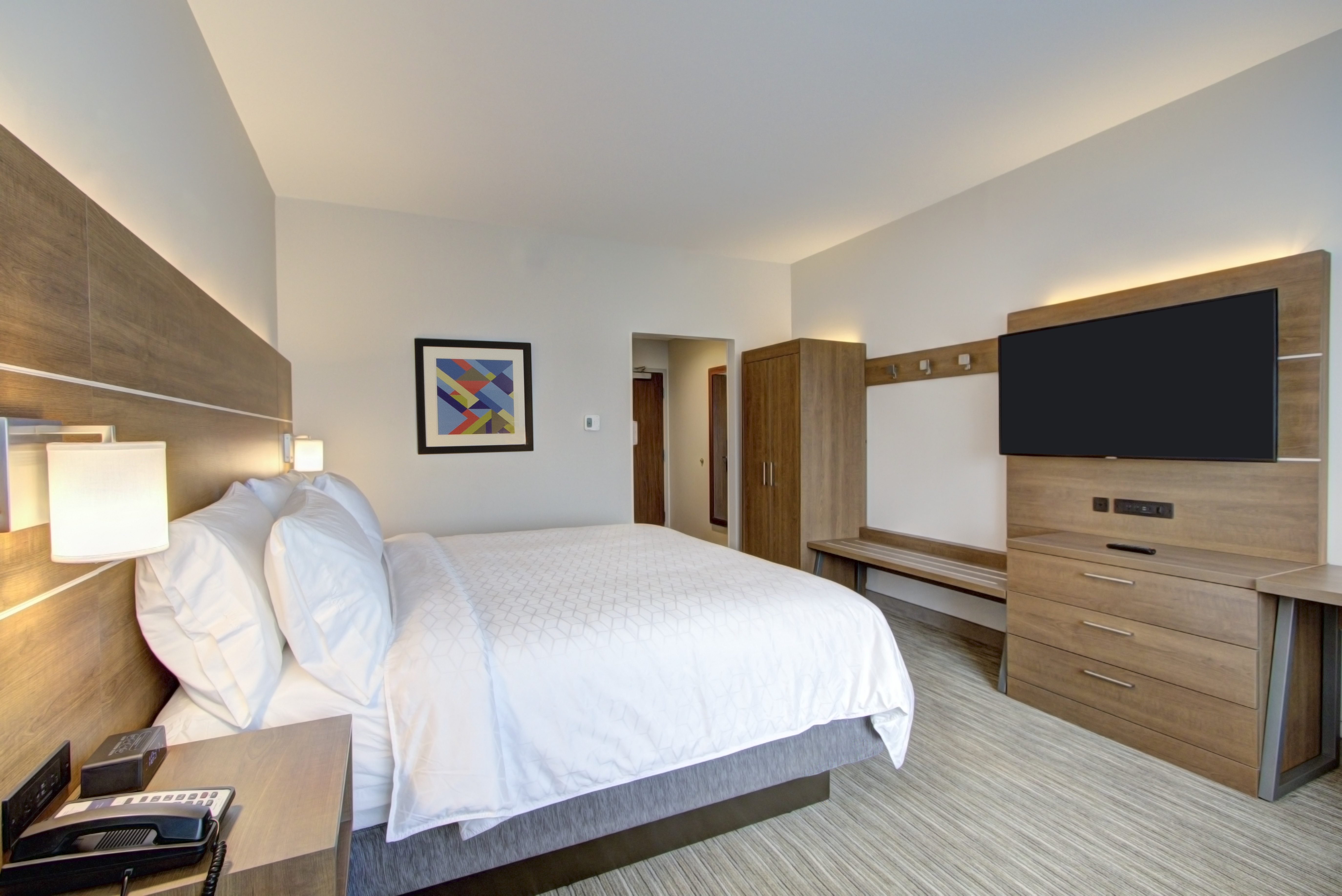STANDARD, KING BED, LAKE VIEW