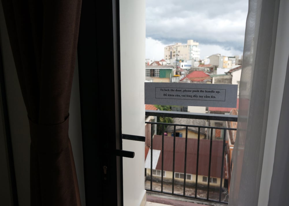 Poetic Hue Hotel 6/50