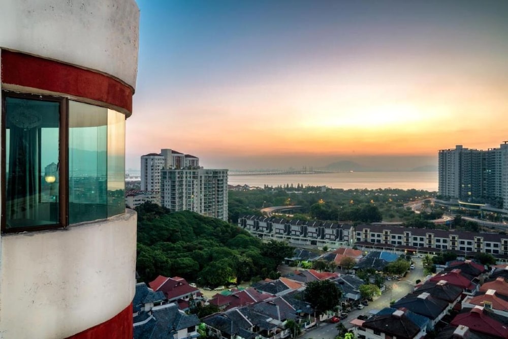 Century Bay Private Residences 63/68