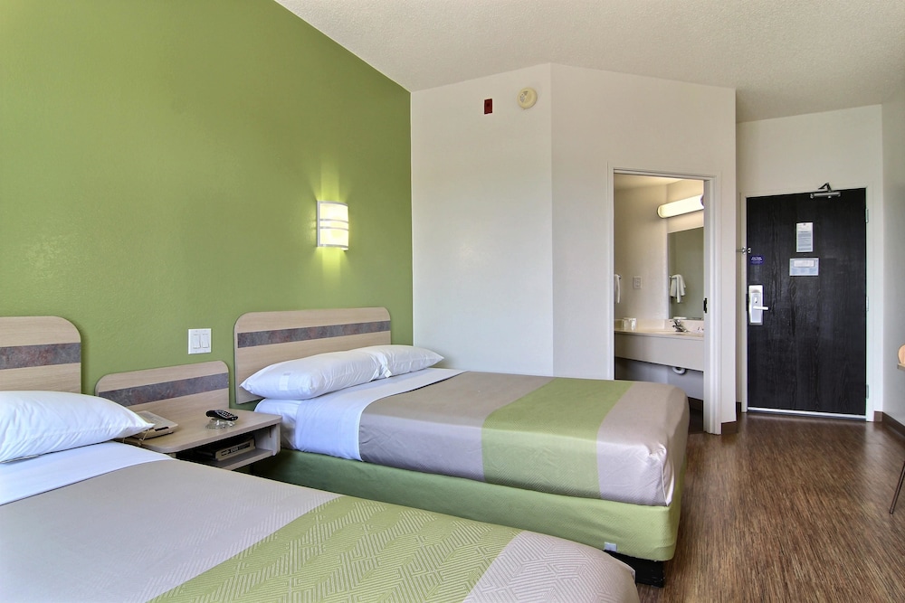 Motel6 Albuquerque, NM - North 24/62