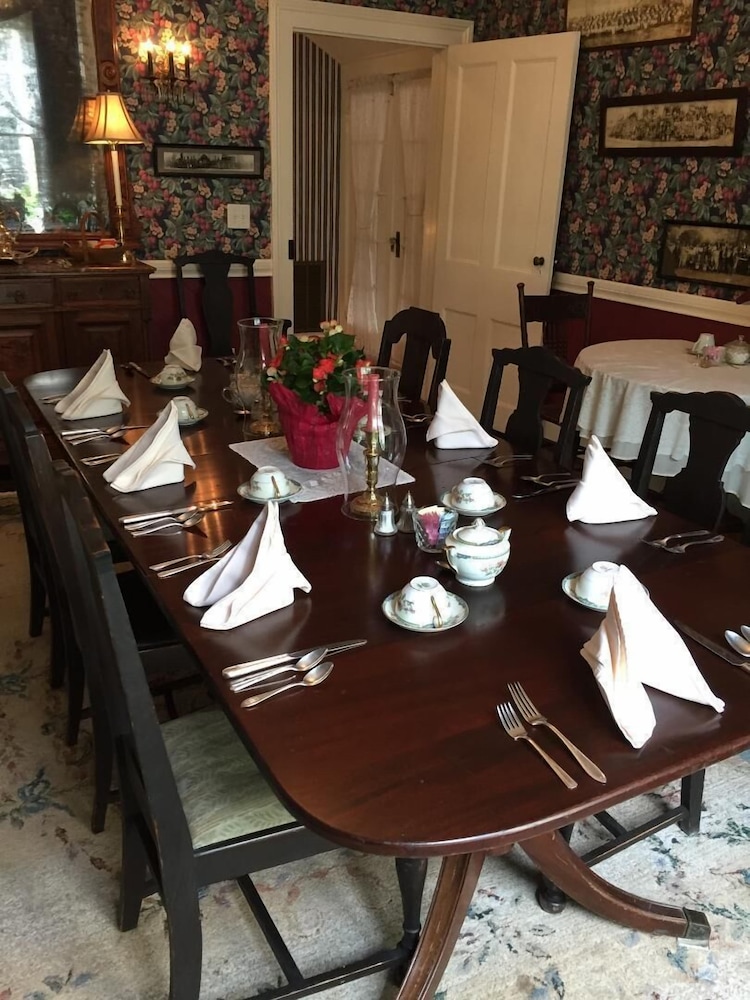 Carrier Houses Bed and Breakfast 50/60
