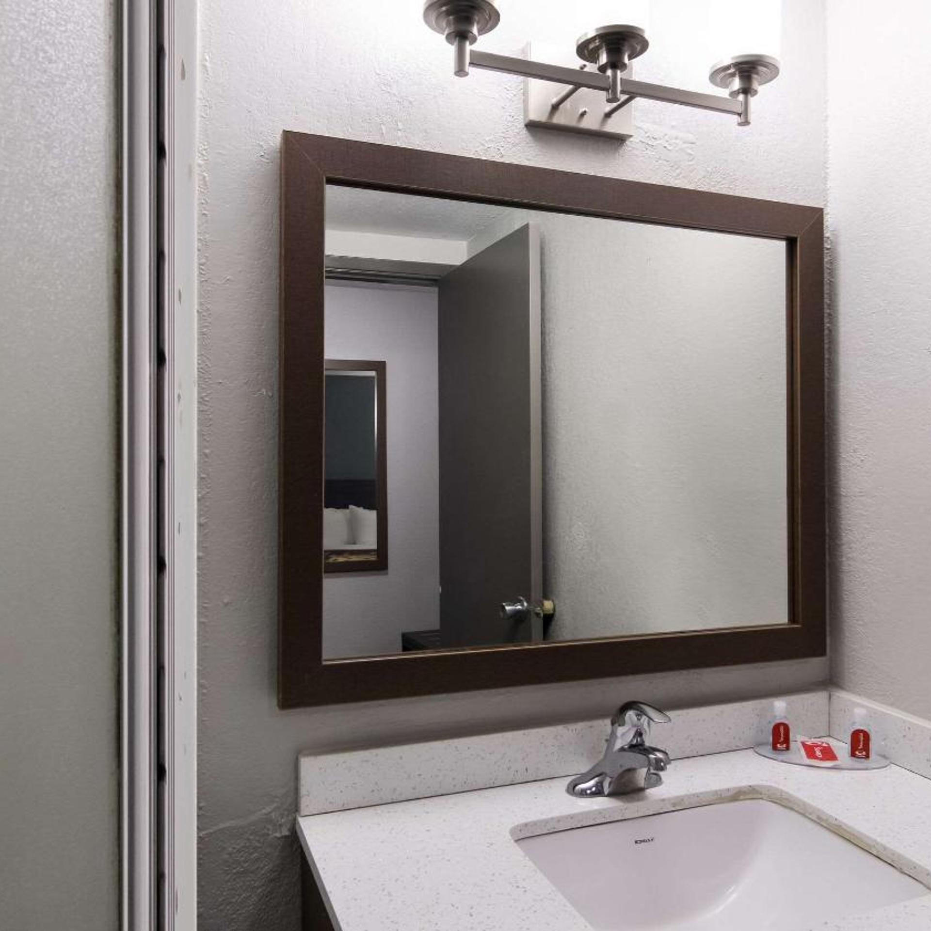 Econo Lodge Portage 35/40