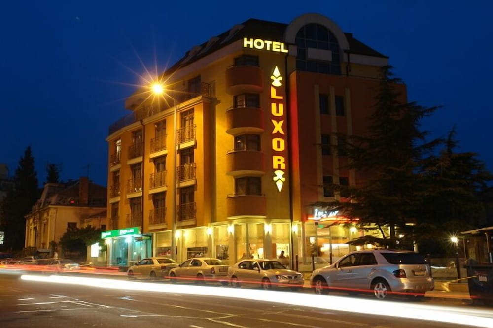 Hotel Luxor 2/50